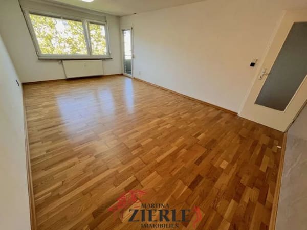 Immobilie in Ebersbach an der Fils - Lichtdurchflutete 3,5-Zimmer-Wohnung mit heller Einbauküche und sonnigen Balkon in zentraler Lage! - Bild 0