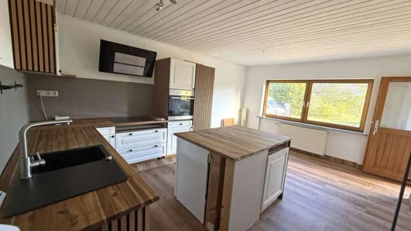 Immobilie in Dachsberg (Südschwarzwald) - Ihr Rückzugsort im Hochschwarzwald: Lichtdurchflutet mit Terrasse, Balkon und Gartenanteil - Bild 1
