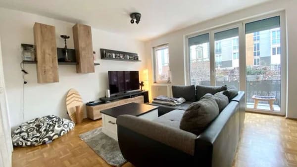 Immobilie in Düsseldorf - TOP LAGE VERMIETETE  1,5 ZIMMER WOHNUNG 1.OG OHNE AUFZUG ERBPACHT TIEFGARAGE SEPARAT - Bild 0