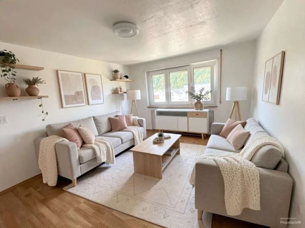Immobilie in Bad Urach - Wohnen mit kurzen Wegen: 2-Zimmer-Wohnung mit Garage in Bad Urach - Bild 2