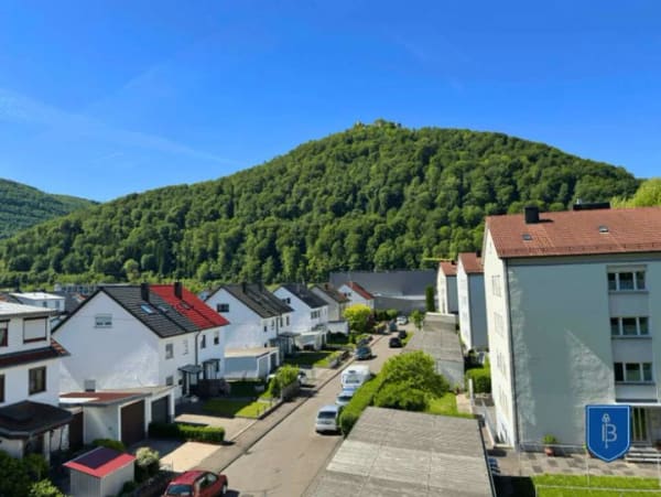 Immobilie in Bad Urach - Wohnen mit kurzen Wegen: 2-Zimmer-Wohnung mit Garage in Bad Urach - Bild 3