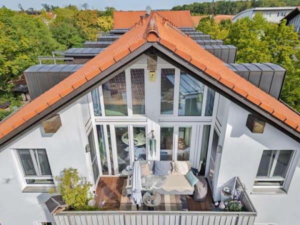 Immobilie in Aschheim - Dachgeschosswohnung mit hochwertiger Ausstattung und ausgebautem Spitzboden, Dachterrasse nach Süden - Bild 1
