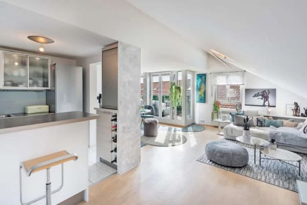 Immobilie in Aschheim - Dachgeschosswohnung mit hochwertiger Ausstattung und ausgebautem Spitzboden, Dachterrasse nach Süden - Bild 2