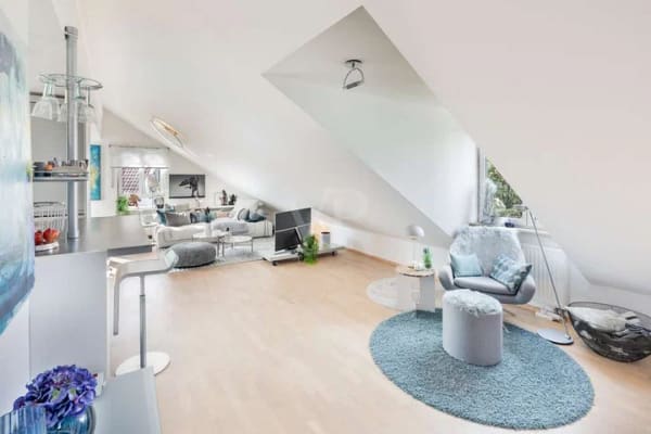 Immobilie in Aschheim - Dachgeschosswohnung mit hochwertiger Ausstattung und ausgebautem Spitzboden, Dachterrasse nach Süden - Bild 3