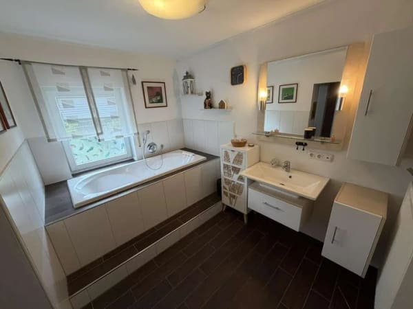 Immobilie in Wackersdorf - Wackersdorf / Meldau - Großzügiges Ein-/Zweifamilienhaus mit Einliegerwohnung und PV-Anlage - Bild 2