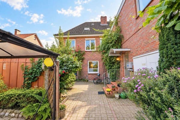 Immobilie in Drochtersen - Wohnen und Arbeiten unter einem Dach - großzügiges Wohn- und Geschäftshaus mit ca. 589 m² Gesamtfläche - Bild 0