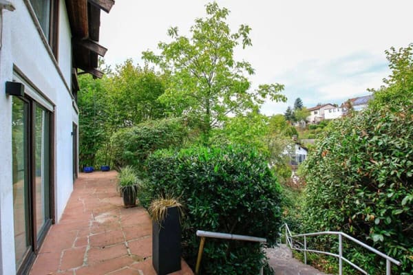 Immobilie in Mörlenbach - Einfamilienhaus in ruhiger Hanglage - private grüne Oase mit viel Raum, Licht und besonderem Wohnambiente - Bild 4