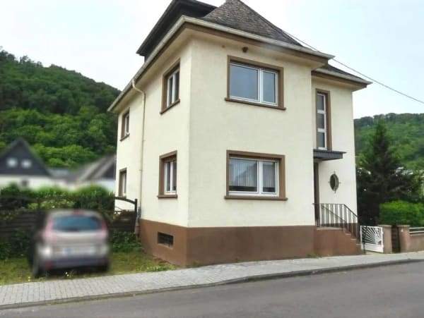 Immobilie in Brohl-Lützing - Freistehendes Einfamilienhaus mit Garten und Ausbaureserve - Bild 1