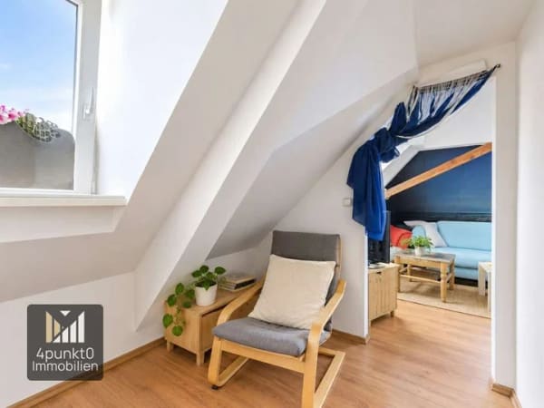 Immobilie in Augsburg - 2-Zimmer-Dachgeschosswohnung mit großer Wohnküche, Galerieebene und Stellplatz - Bild 4