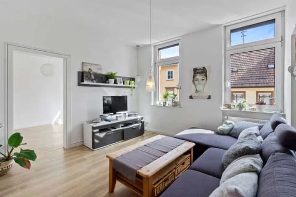 Immobilie in Lambrecht - Neustadt-Nähe - vermietete Wohnung mit Balkon und Gartenanteil, 2 x Stellplatz - Bild 1