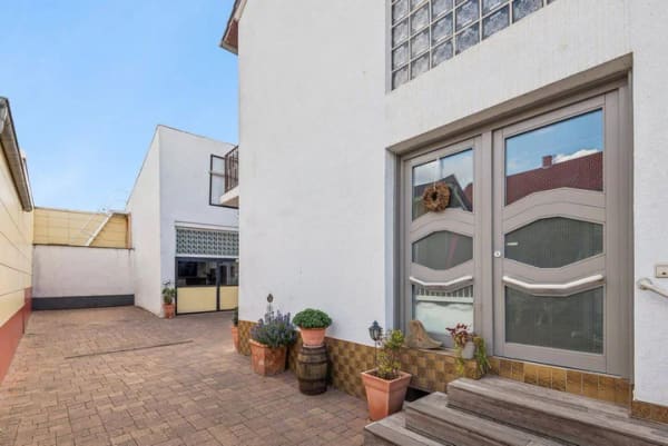 Immobilie in Friedelsheim - Modernisiertes Einfamilienhaus mit großzügigen Anbauten und ca. 180 m² Wohnfläche direkt am Wingert - Bild 2