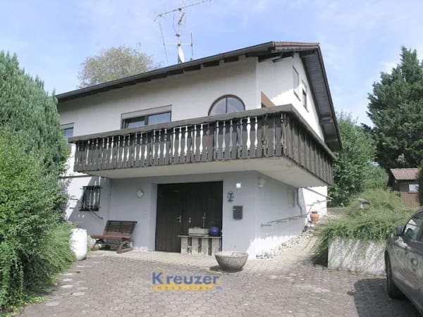 Immobilie in Aulendorf - Großzügig * Bezugsfrei * Ruhige Lage - Interessantes 2-Familienhaus in Aulendorf-Teilort !  - Bild 0