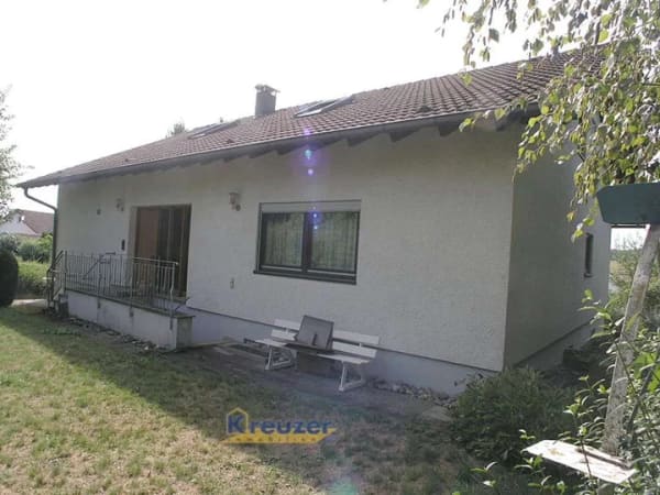 Immobilie in Aulendorf - Großzügig * Bezugsfrei * Ruhige Lage - Interessantes 2-Familienhaus in Aulendorf-Teilort !  - Bild 1