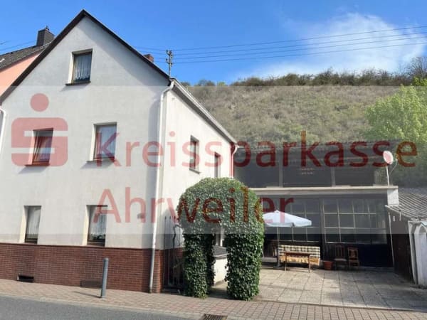 Immobilie in Burgbrohl - Sanierungsbedürftiges Einfamilienhaus mit großem Potential! - Bild 0