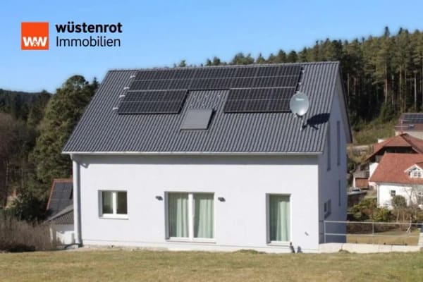 Immobilie in Oberreichenbach - *** Einziehen und Wohlfühlen / Familie & Homeoffice im Niedrigenergiehaus *** - Bild 1