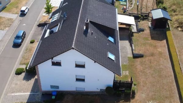 Immobilie in Marpingen - Gepflegte DG-Wohnung im Zweifamilienhaus – Loggia, Terrasse & eigener Bürobereich - Bild 2