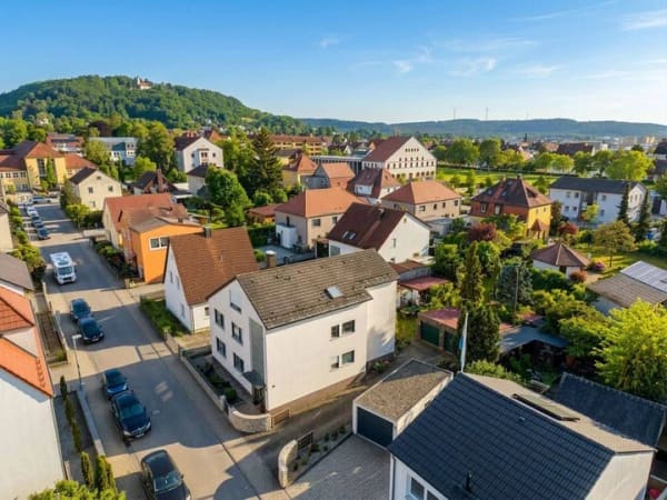 Immobilie in Neumarkt in der Oberpfalz - Mehrgenerationenhaus mit 3 Wohnebenen oder Wohnen und Arbeiten unter einem Dach in stadtnaher Lage! - Bild 0