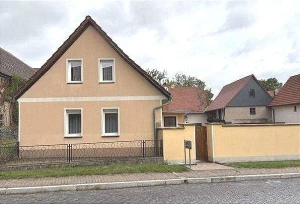 Immobilie in Bad Bibra - Familienfreundliches Wohnhaus mit zwei eigenständigen Wohnbereichen in Lossa - Bild 1