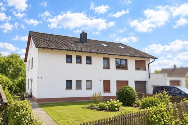 Immobilie in Wildenberg - Renovierungsbedürftiges Zweifamilienhaus mit Ausbaupotential - Beide Einheiten vermietet. - Bild 1
