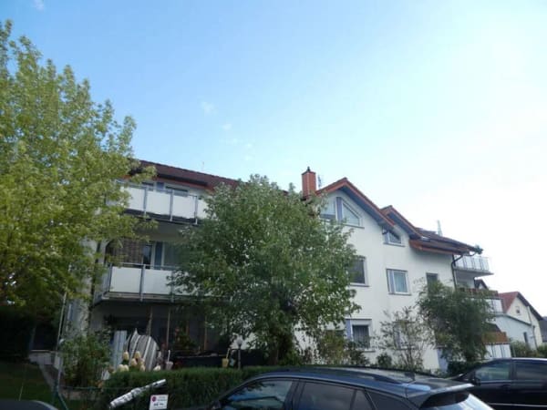 Immobilie in Langgöns - Helle Dachgeschosswohnung mit Balkon, Einbauküche und eigenem Stellplatz! - Bild 0
