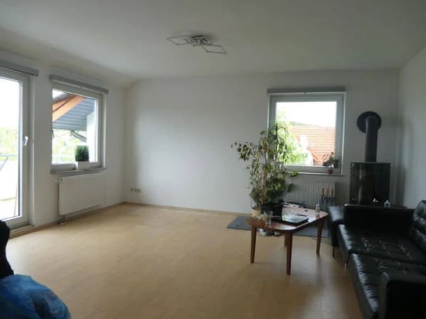 Immobilie in Langgöns - Helle Dachgeschosswohnung mit Balkon, Einbauküche und eigenem Stellplatz! - Bild 1