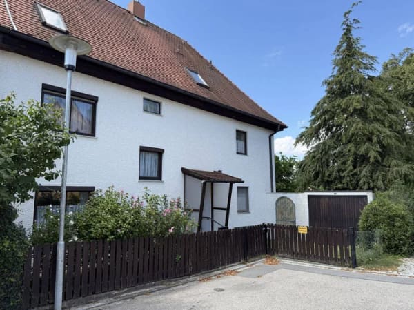 Immobilie in Landau an der Isar - Bezugsfreie Doppelhaushälfte in Landau - Bild 1