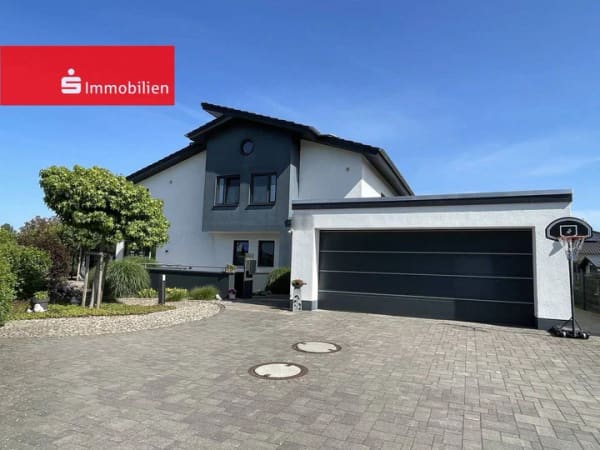 Immobilie in Hemsloh - +++ Exklusives Wohnen auf höchstem Niveau - Stilvolle Familienresidenz mit Weitblick in Rehden +++ - Bild 0