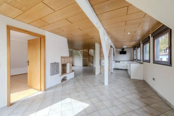 Immobilie in Sachsenheim - Zweifamilienhaus mit Charme - modernisiert und ideal für Mehrgenerationenwohnen - Bild 0