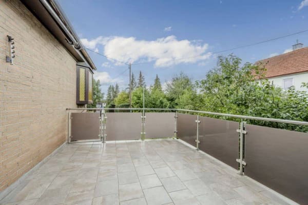 Immobilie in Sachsenheim - Zweifamilienhaus mit Charme - modernisiert und ideal für Mehrgenerationenwohnen - Bild 2