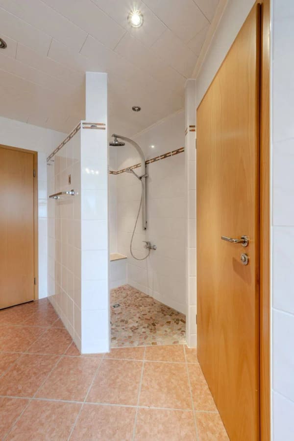 Immobilie in Sachsenheim - Zweifamilienhaus mit Charme - modernisiert und ideal für Mehrgenerationenwohnen - Bild 3