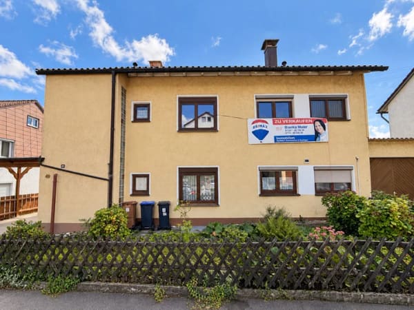Immobilie in Reichenbach an der Fils - Charmantes Zweifamilienhaus mit viel Platz, Potenzial und Raum für neue Ideen - Bild 0