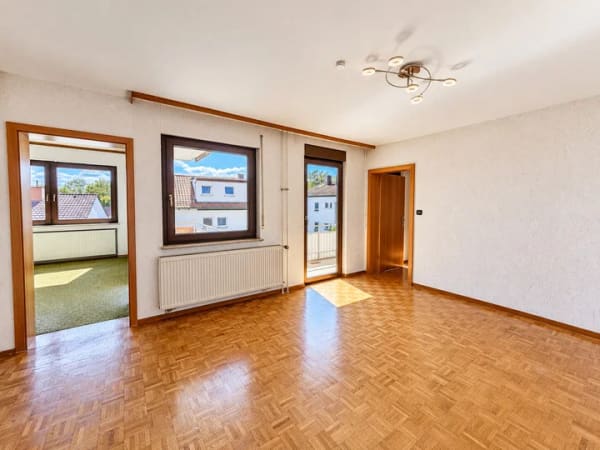 Immobilie in Reichenbach an der Fils - Charmantes Zweifamilienhaus mit viel Platz, Potenzial und Raum für neue Ideen - Bild 1