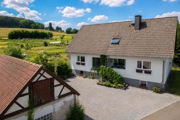 Immobilie in Birstein - Viel Platz für Familie und Freiheit – ca. 199 m² Wohnfläche, 7 Zimmer & eigenes Feld - Bild 0