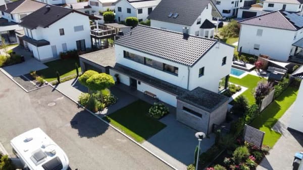 Immobilie in Berkheim - Baufritz Haus mit Pool in Berkheim - Bild 0