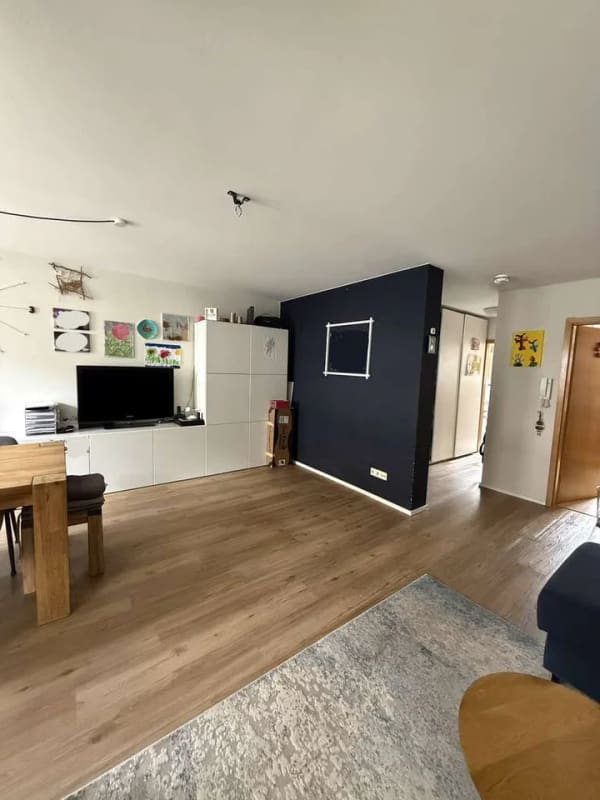 Immobilie in Grafenberg - Attraktive 3-Zimmer-Wohnung mit überdachter Terrasse und Tiefgaragenstellplatz - Bild 2