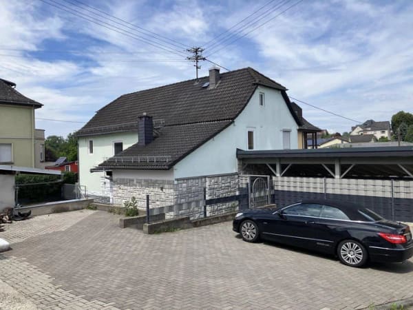 Immobilie in Maxsain - Freistehendes Einfamilienhaus mit Innenhof und Carport in zentraler Lage von Maxsain - Bild 1