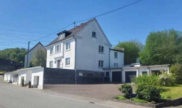 Immobilie in Pracht - Imposantes Mehrfamilienhaus mit zusätzlichen Gewerberäumen, moderner Wärmepumpe und idyllischem Garten! - Bild 2
