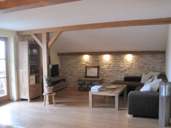 Immobilie in Surberg - Wohnen mit Stil: 2-Zimmer-Dachgeschosswohnung in Surberg/Hufschlag bei Traunstein - Bild 0