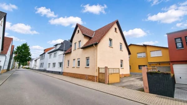 Immobilie in Viernheim - Einfamilienhaus mit Modernisierungspotenzial in Viernheim - Bild 0