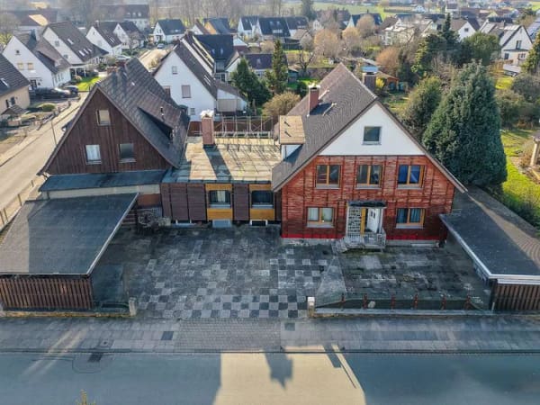 Immobilie in Bielefeld - Vielseitiges Wohnensemble mit 5 Wohneinheiten auf großzügigem Grundstück & PV-Anlage - Bild 2