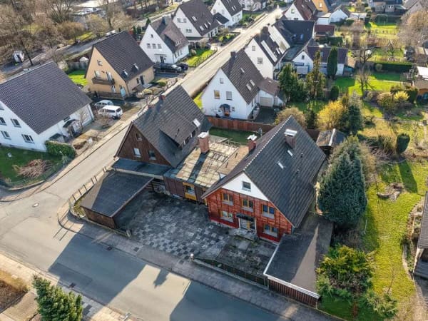 Immobilie in Bielefeld - Vielseitiges Wohnensemble mit 5 Wohneinheiten auf großzügigem Grundstück & PV-Anlage - Bild 3