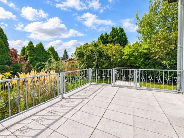 Immobilie in Delitzsch - 1-2-Familienhaus - Terrasse, Wintergarten, Doppelgarage, Brunnen - großes Grundstück - sehr ruhig! - Bild 1