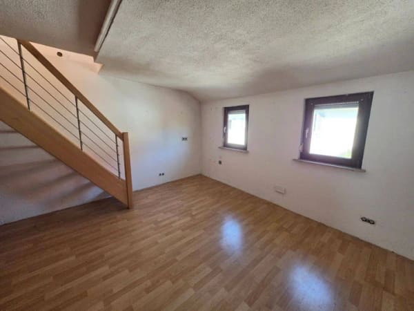 Immobilie in Fellbach - 2- Familienhaus mit einer großen Garage in Fellbach unterhalb des Kappelbergs - Bild 4
