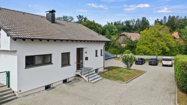 Immobilie in Bodnegg - Zweifamilienhaus mit Werkstatt und Baupotential - eine vielseitige Immobilie in Bodnegg - Bild 2