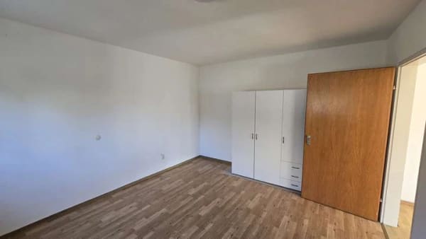 Immobilie in Affalterbach - Selbst einziehen oder vermieten? Gepflegte 3-Zimmer-Wohnung mit Balkon & Stellplatz - Bild 3