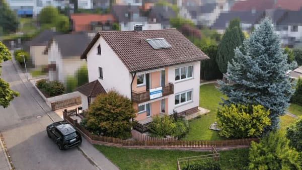 Immobilie in Kämpfelbach - Zwei Wohnungen unter einem Dach – Zweifamilienhaus mit großem Garten - Bild 1