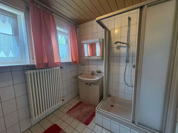 Immobilie in Kämpfelbach - Zwei Wohnungen unter einem Dach – Zweifamilienhaus mit großem Garten - Bild 4