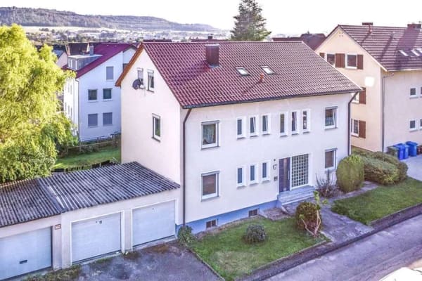 Immobilie in Aalen - WOHNEN UND VERMIETEN UNTER EINEM DACH – DREIFAMILIENHAUS MIT GARTEN MITTEN IM HÜTTFELD - Bild 0