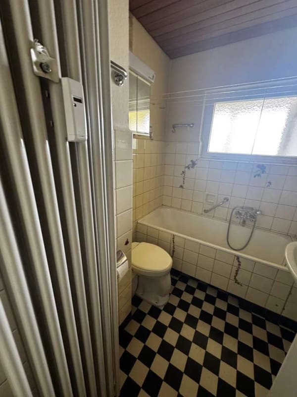 Immobilie in Sankt Ingbert - Renovierungsbedürftige 3 Zimmer-Wohnung mit Balkon und 2 Garagen - Bild 4