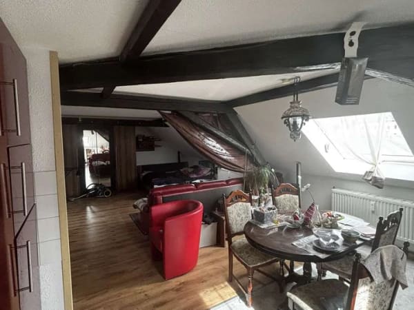 Immobilie in Lengenfeld - Kompakte, langfristig vermietete DG-ETW  – Kapitalanlage mit bestehendem Mietverhältnis - Bild 1